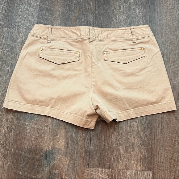 Michael Kors cotton khaki flat front shorts pristine condition 3” inseam - Picture 2 of 3